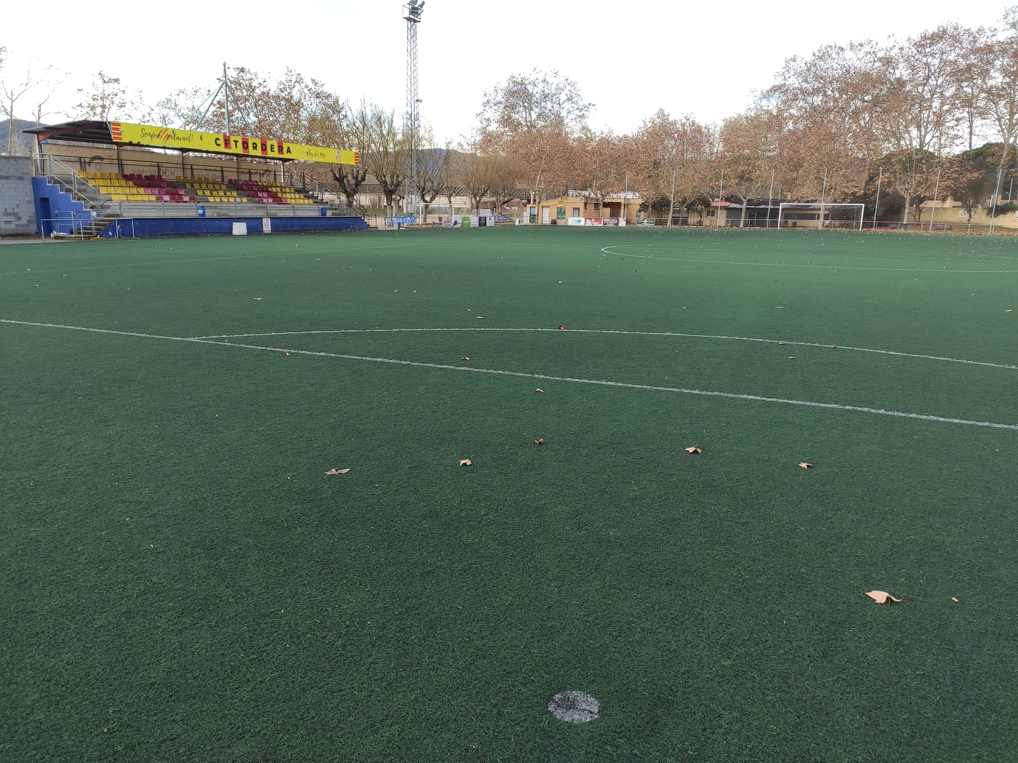 Durant aquest trimestre se substituirà la gespa artificial del Camp Municipal d'Esports