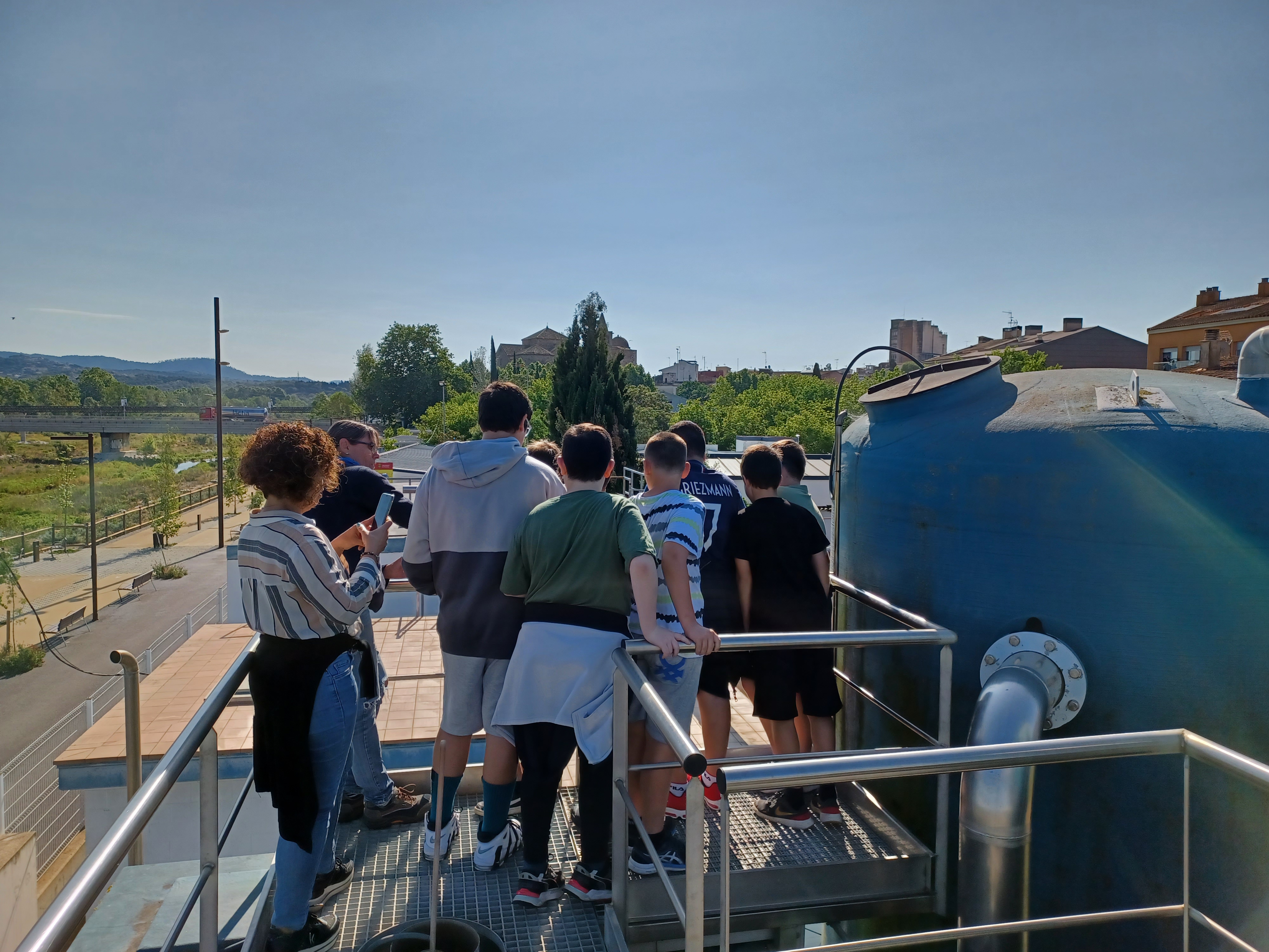Alumnes de l'Escola Vedruna visiten la planta potabilitzadora d'aigua de Tordera