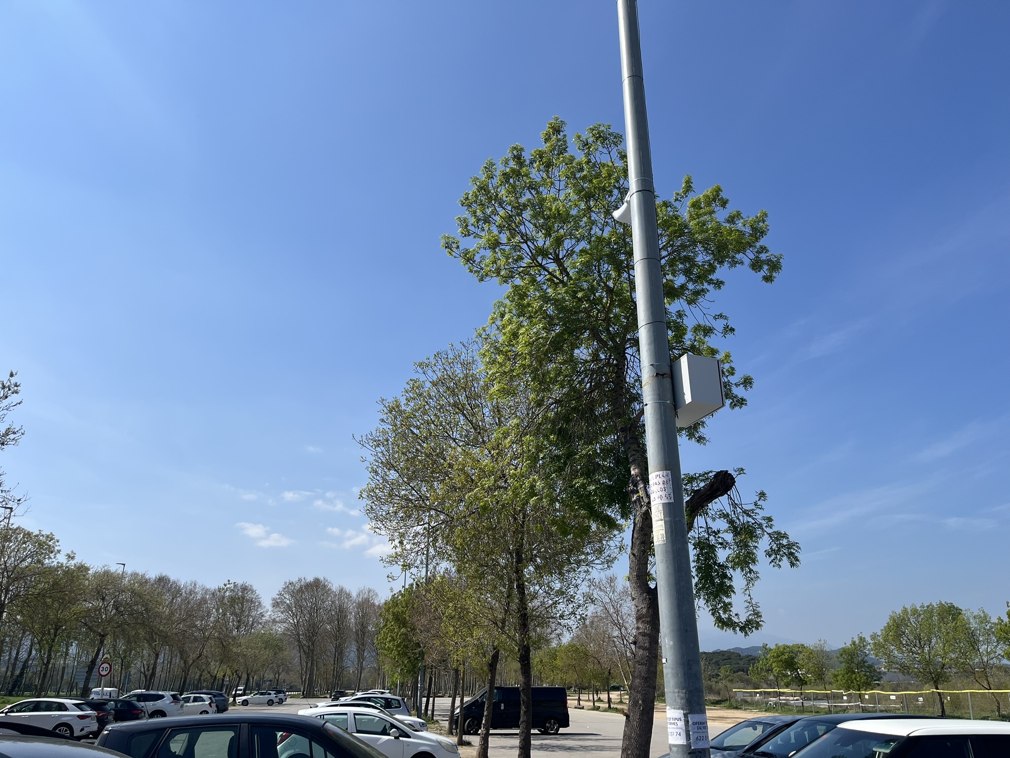 Instal&middot;lats dos nous altaveus a la zona 4 del Mercat de Tordera per millorar la comunicaci&oacute; i l'experi&egrave;ncia comercial