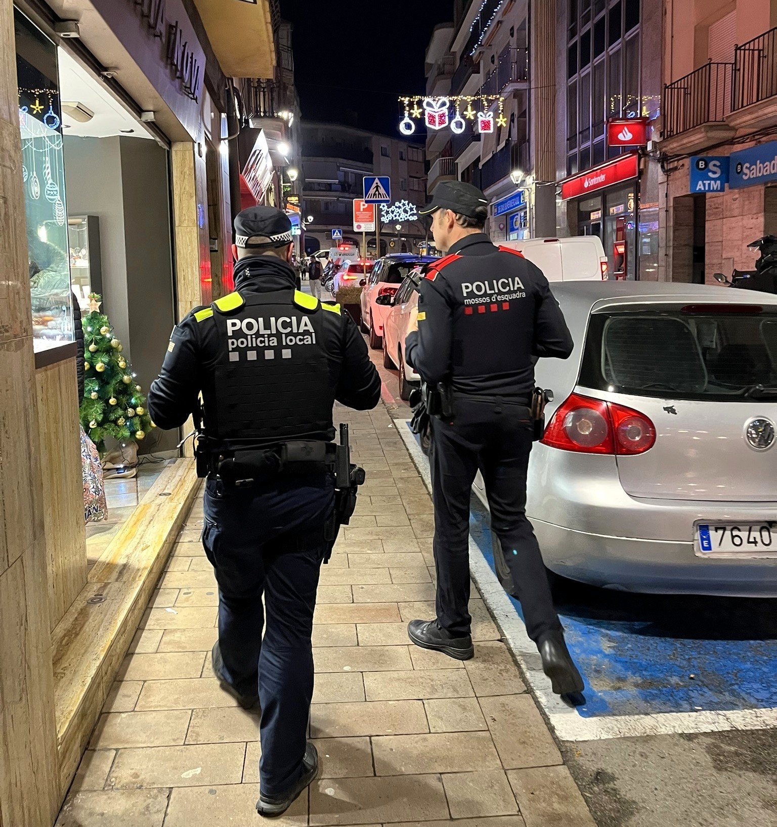 La Policia Local de Tordera i els Mossos d'Esquadra patrullen junts durant la campanya preventiva de Nadal 